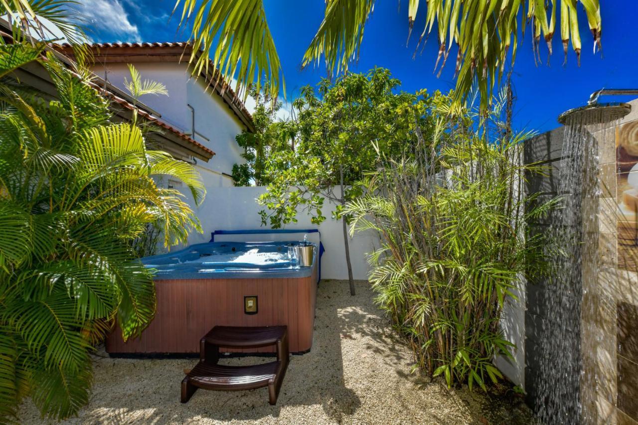 Boutique Hotel Swiss Paradise Aruba Villas And Suites Palm Beach Exterior photo