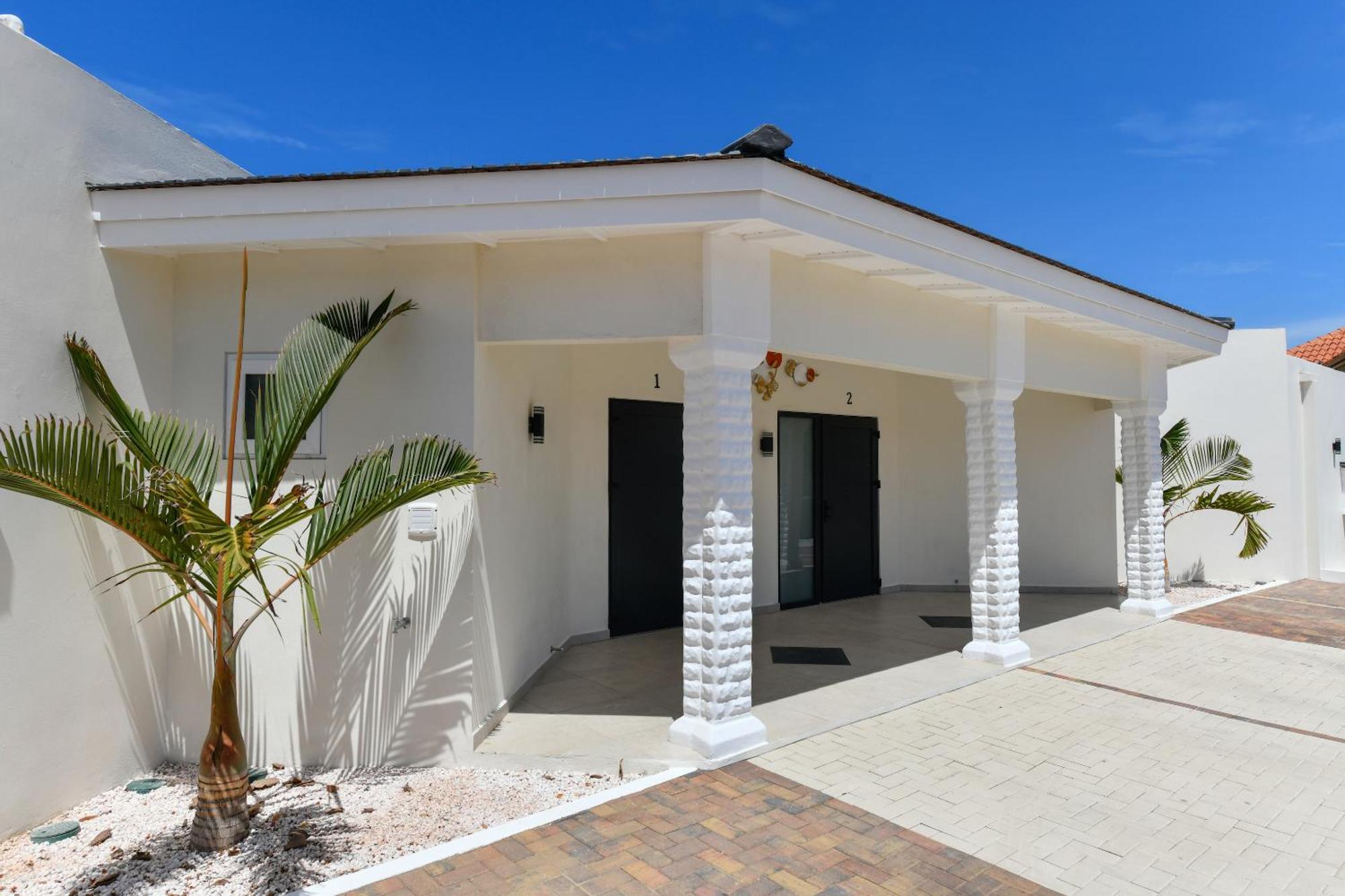Boutique Hotel Swiss Paradise Aruba Villas And Suites Palm Beach Exterior photo