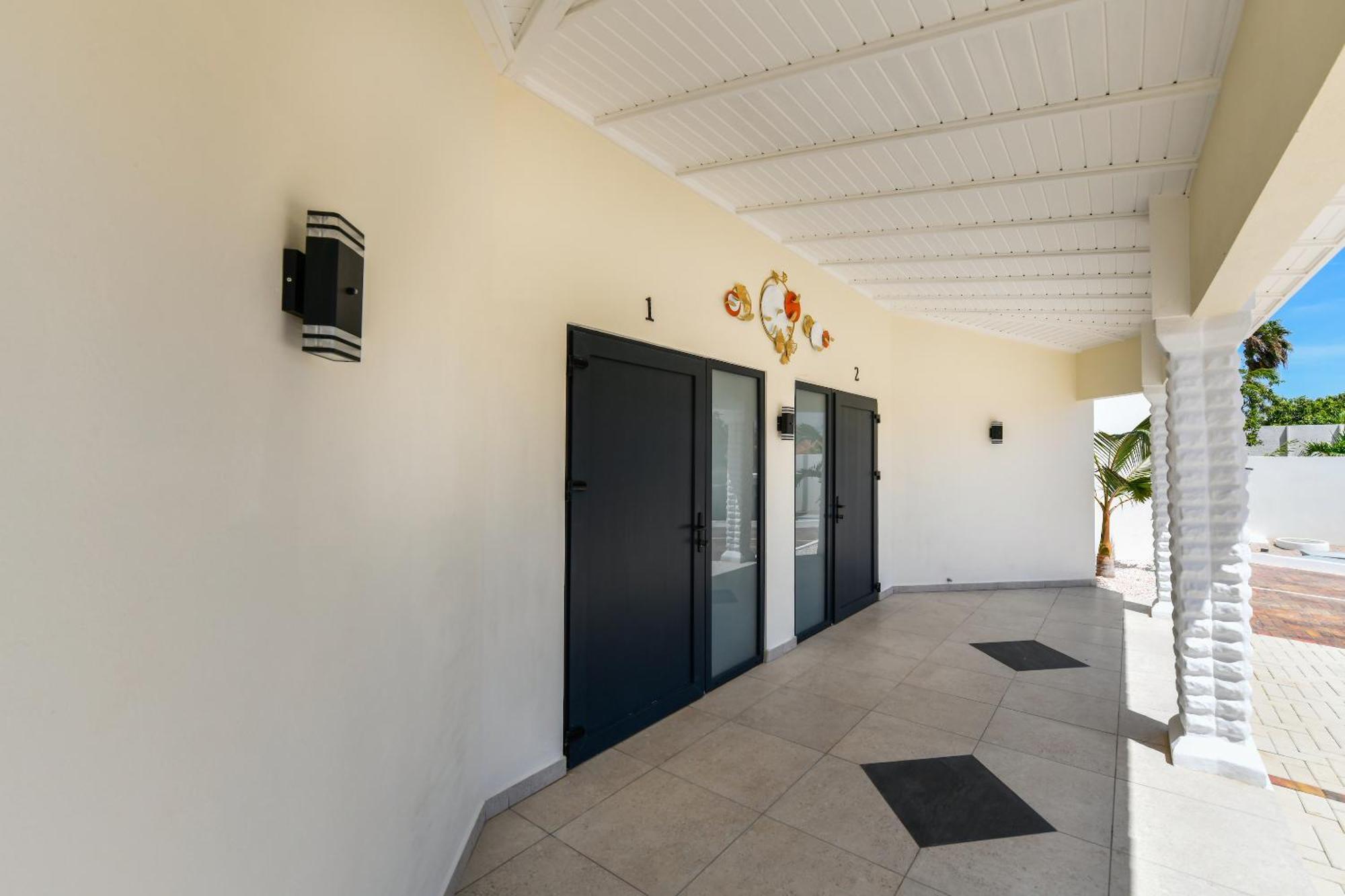 Boutique Hotel Swiss Paradise Aruba Villas And Suites Palm Beach Exterior photo