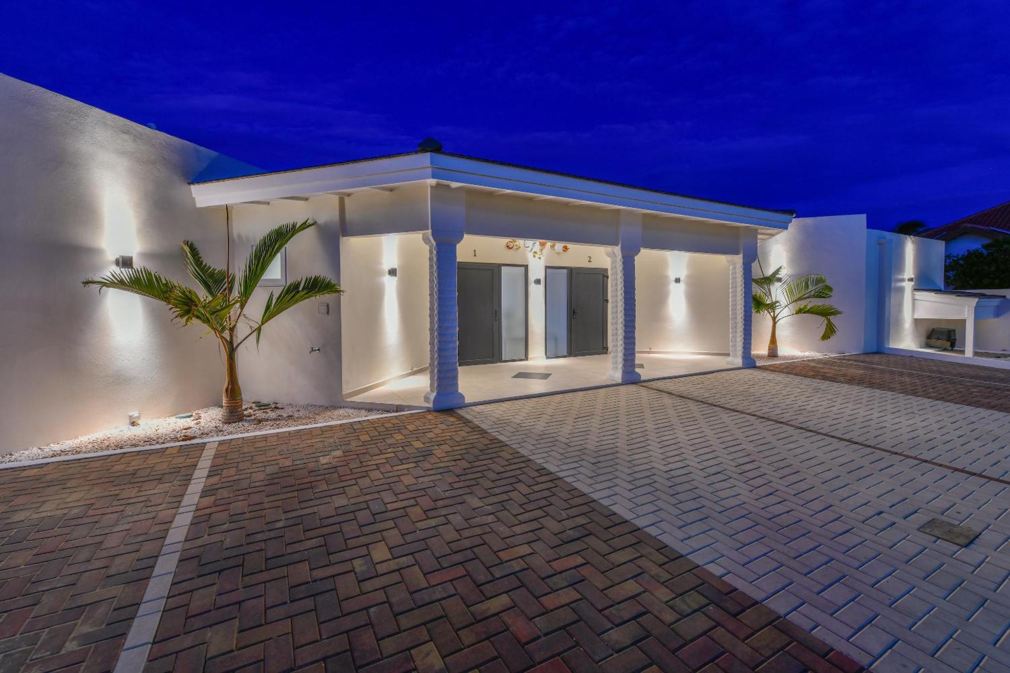 Boutique Hotel Swiss Paradise Aruba Villas And Suites Palm Beach Exterior photo