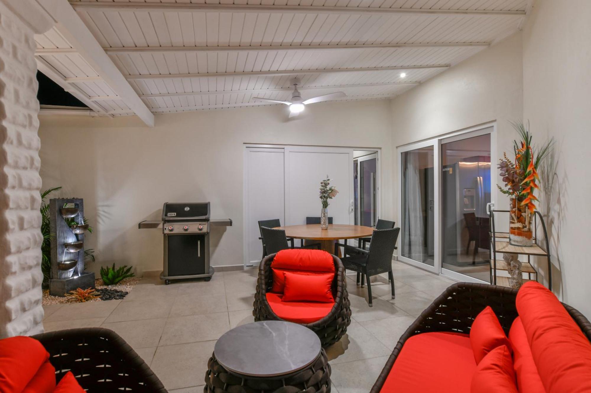 Boutique Hotel Swiss Paradise Aruba Villas And Suites Palm Beach Exterior photo